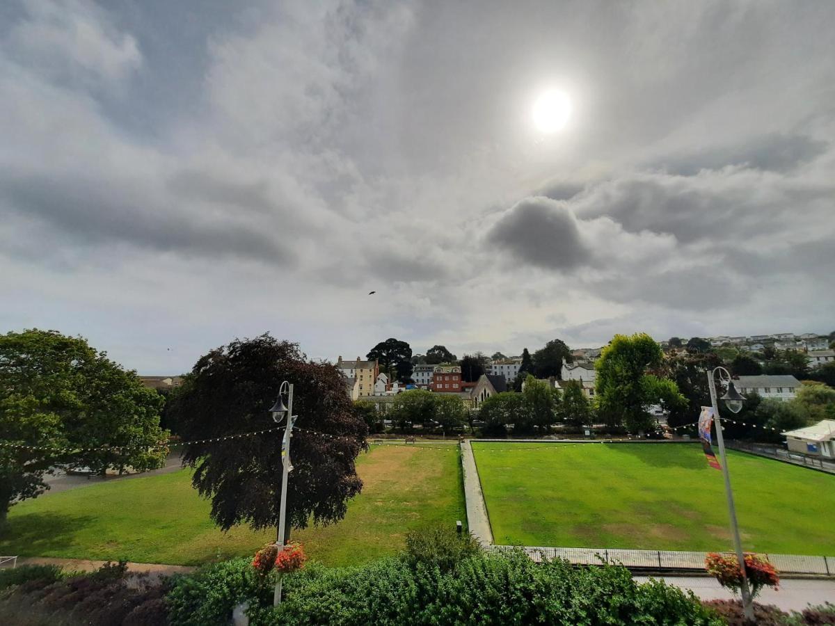 Dawlish Lawn View Apartment Bagian luar foto